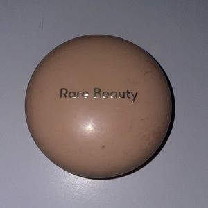 Rare beauty highlighter- flaunt